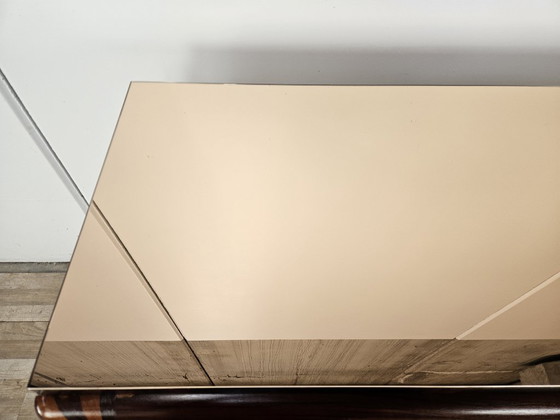 Image 1 of Art Deco commode in mahonie en roze esdoorn met spiegelblad.