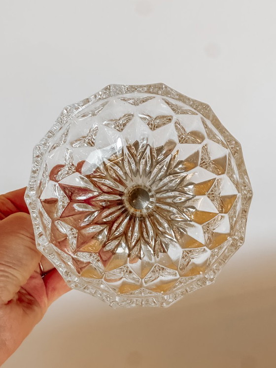 Image 1 of Bombonera de cristal sobre una base de plata