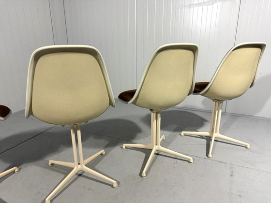 Image 1 of Cinco sillas La Fonda de Eames para Herman Miller, década de 1960.