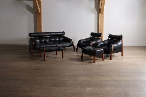 Image 1 of Percival Lafer MP-81 loungestoelen met voetenbank in zwart leer, Brazilië jaren 70