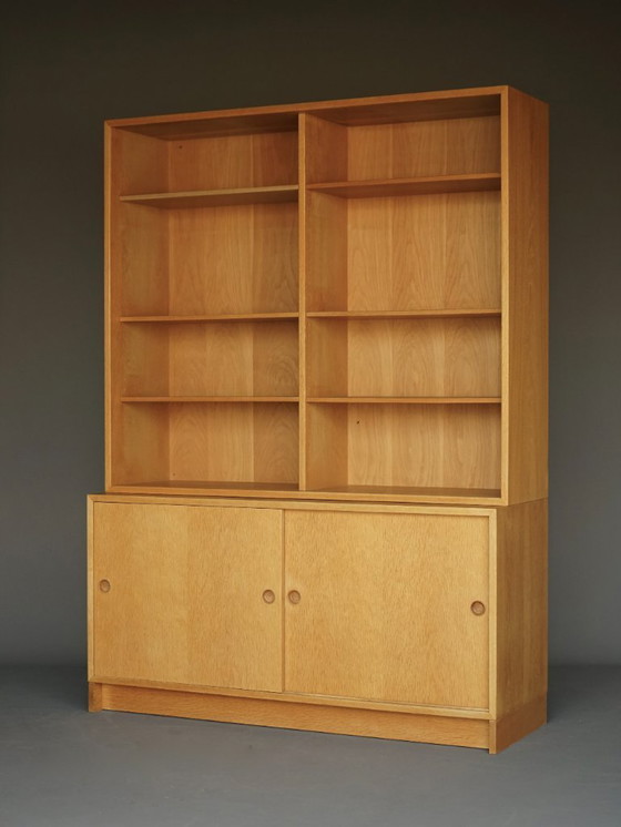 Image 1 of Eikenhouten boekenkast van Børge Mogensen voor Karl Andersson & söner. Zweden, jaren zestig