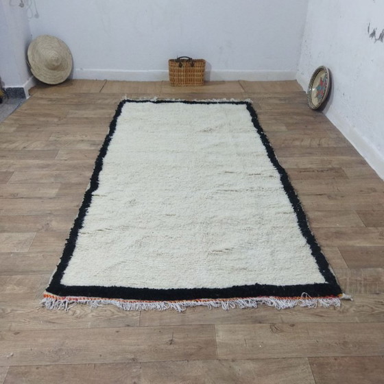 Image 1 of Minimal Berber Rug – Minimalist Berber Carpet | Moroccan Wool Rug | 260 × 140 cm