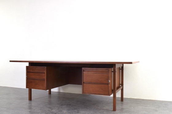 Mid-Century Large American Walnut Executive Desk – Wood (photo 6 of 18)