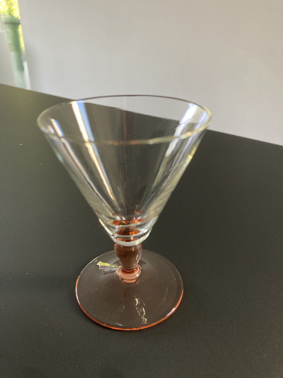 Image 1 of Vier französische Schnapsgläser, Mid Century (1950er Jahre), mit farbigem Sockel