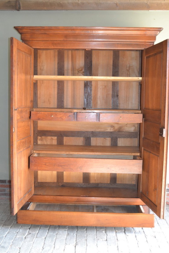 Image 1 of Armoire ancienne Louis Philippe en chêne.