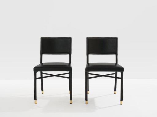 Jacques Quinet paar leren bijzettafels met zadelstiksel en messing details, 1950