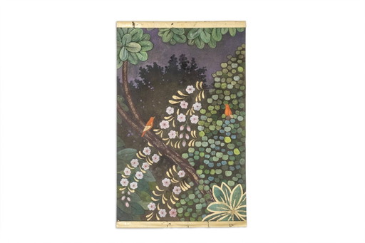 Tela dipinta raffigurante uccelli in un ambiente rurale.