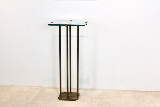 Table piédestal minimaliste en laiton et verre de Peter Ghyczy, Tables de salle à manger (photo 3 sur 12)