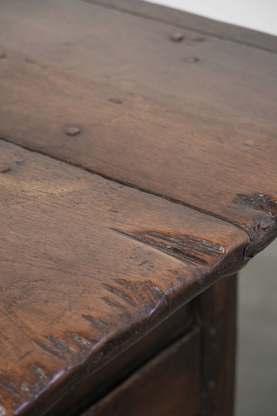 Image 1 of Robusta credenza antica in stile inglese del XIX secolo, con un bellissimo aspetto rustico e una splendida patina.