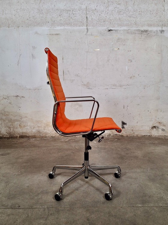 Image 1 of Vitra EA 119 in hautfarbenem Orange auf Rollen