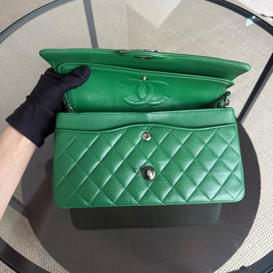 Image 1 of Chanel Classic Flap Medium - Caviar 25CM Gesteppte Doppelklappe Grün Silberne Hardware Serie 21