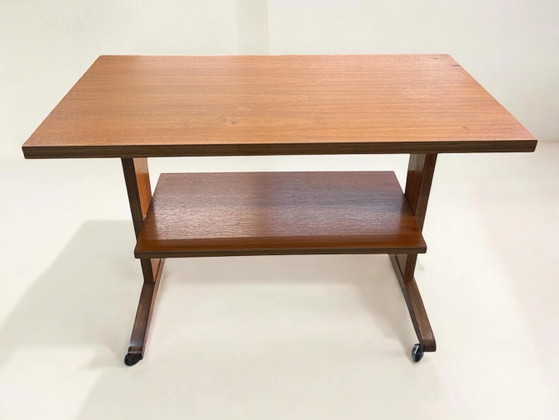 Hölzerner TV- und Plattenspielertisch mit Rollen, Made in Germany, 1960er-1970er Jahre – TV-Möbel, Wood, Retro (photo 8 of 8)