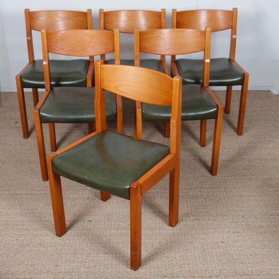 Image 1 of Set van 6 massief iepenhouten en lederen stoelen van Self, 1980.