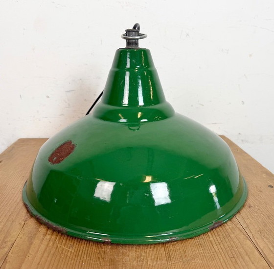 Image 1 of Lámpara colgante industrial británica de esmalte verde, década de 1960