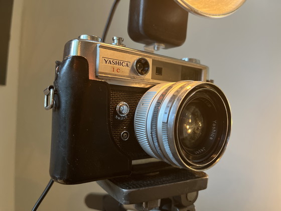 Image 1 of Lámpara de cámara sobre trípode