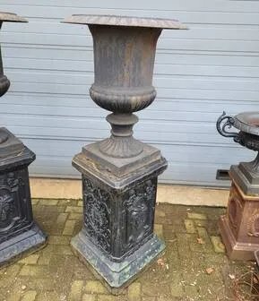Grandi vasi antichi in ghisa su piedistallo, Mobili da giardino, Ferro, Nero, Vintage (foto 12 di 14)
