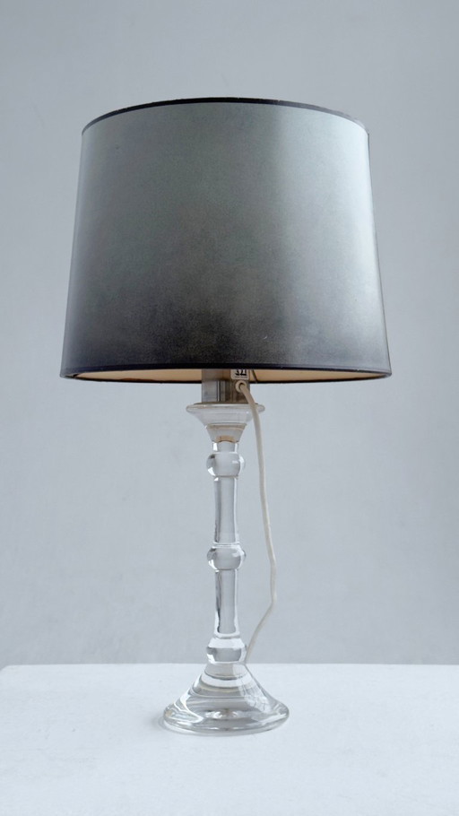 "Tiffany" tafellamp, ontworpen door Ingo Maurer.