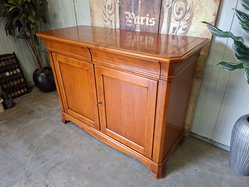 Klassische englische Kommode, Sideboard, Wandkonsole sehr leichte Gebrauchsspuren dim. 123x52cm und 90cm hoch.
