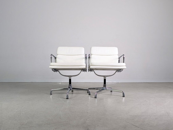 Image 1 of 2x Original Vitra EA 208 Soft Pad Weiß Leder Stuhl Charles Eames