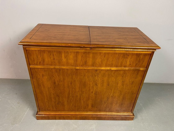 Drexel Heritage Mobile bar / Credenza buffet Campaign anni '70 – Piano scorrevole estensibile. USA, anni (photo 24 of 24)