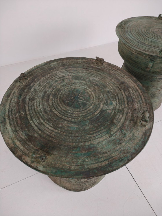 Image 1 of Grand tambour de pluie en bronze d'Asie du Sud-Est (vendu séparément)