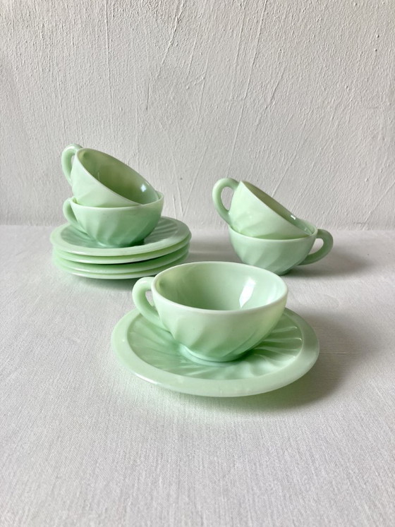Cups and saucers in molded pressed glass, 1950s – Crockery (photo 9 of 9)