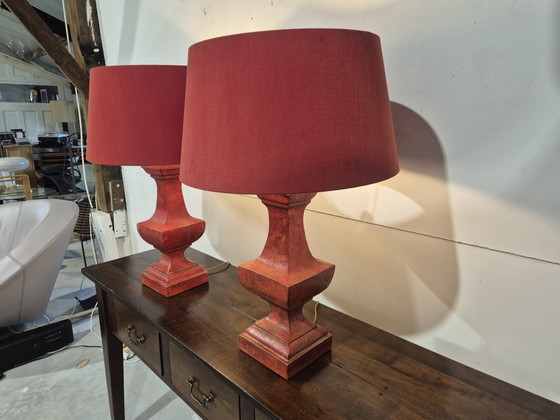 Image 1 of Lampes de table en bois gesso rouge français avec abat-jour assortis