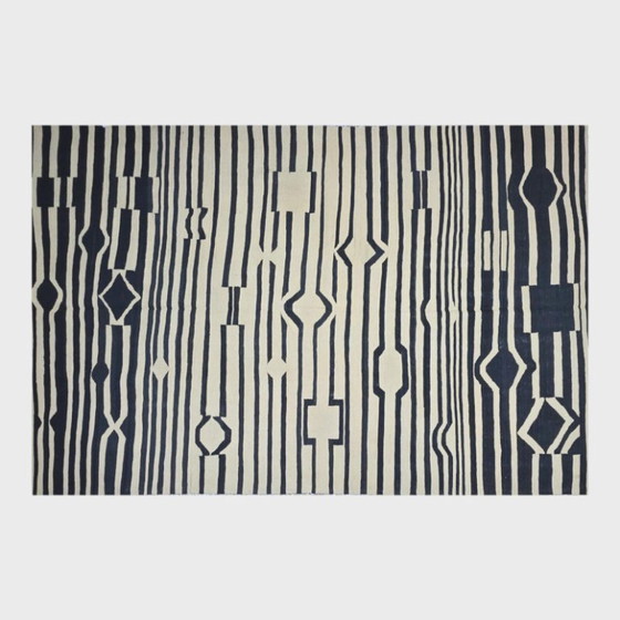 Handgeweven wollen wandtapijt van Victor Vasarely, Ondulatoires | Zwart-wit Op Art (118 × 79 inch) (photo 2 of 9)