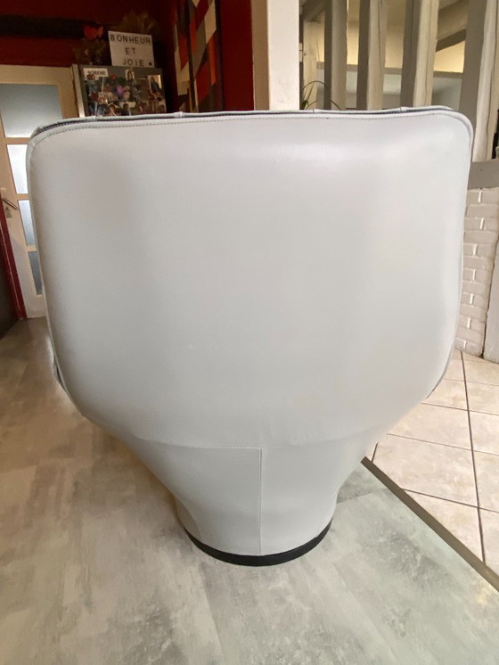 Image 1 of Mantis draaibare loungestoel met leren voetenbank van Gerard Van Den Berg, vintage jaren 70.