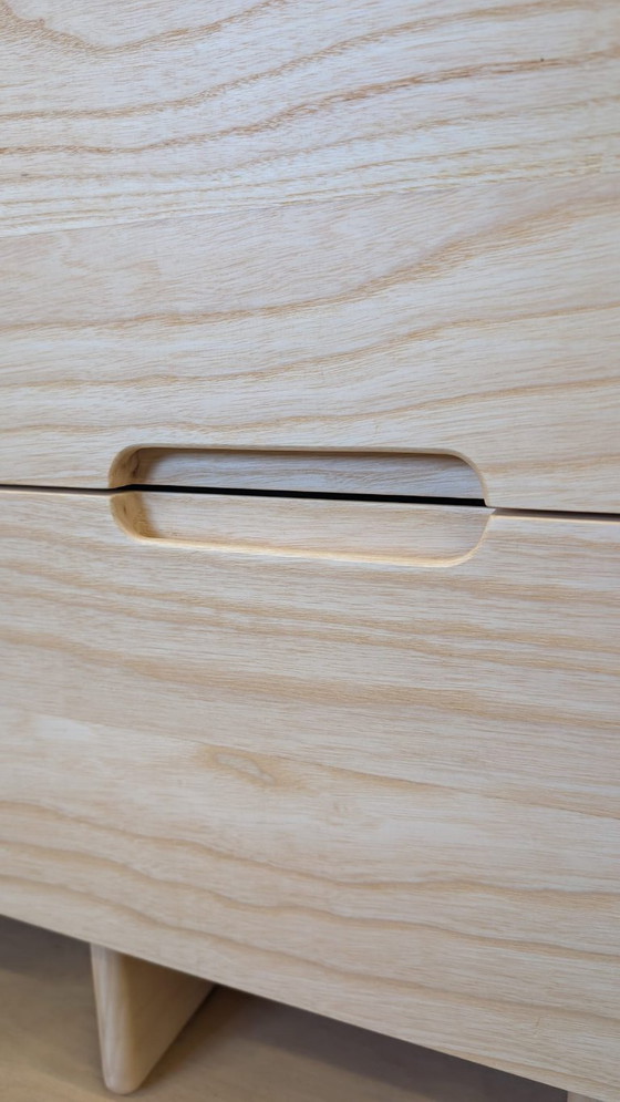 Image 1 of Set di comodini in legno di frassino