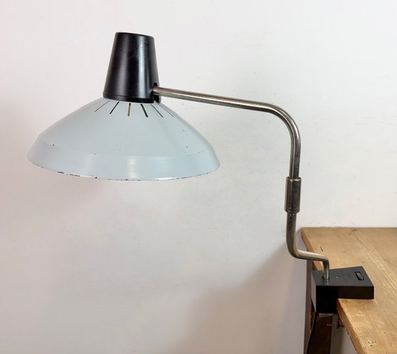 Image 1 of Grijze industriële bureaulamp van Elektrosvit uit de jaren 70, geschikt voor in een fabriek.