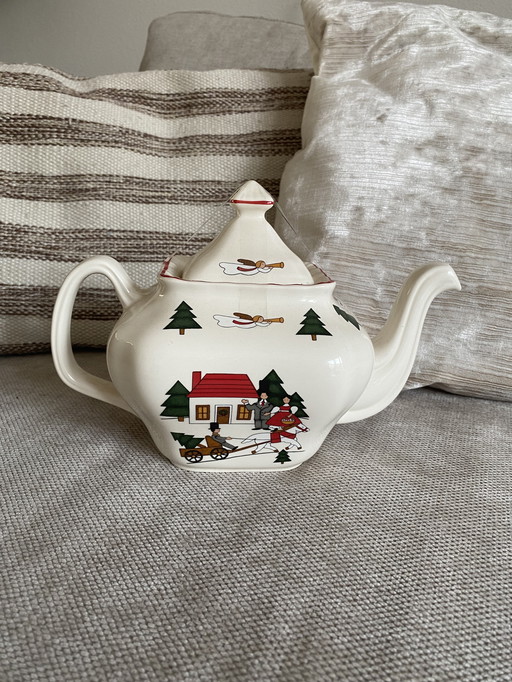 Wedgwood Mason’s Christmas Village theepot