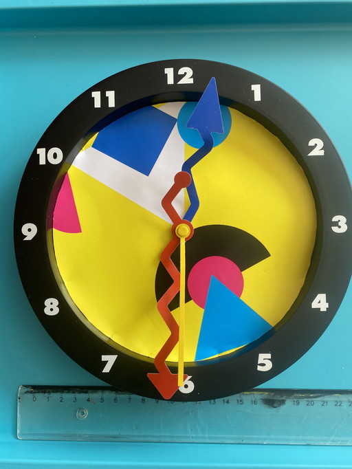 Wanduhr 22cm Memphis Stil 3D Optik Design