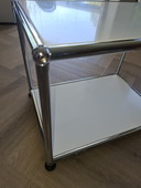 Mesa auxiliar USM HALLER.