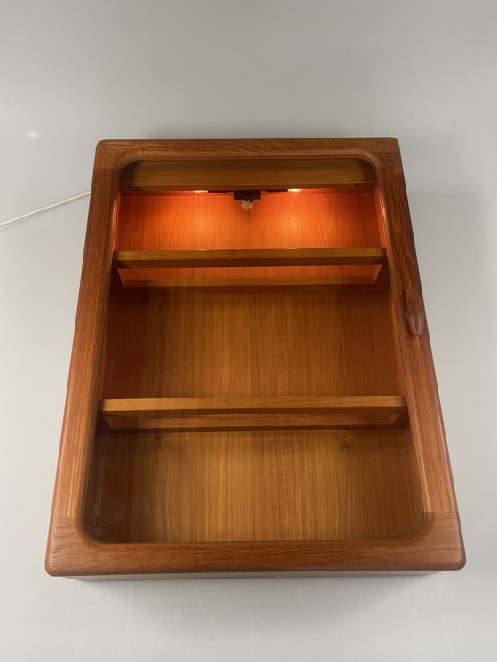 Image 1 of Vetrina danese di metà secolo con illuminazione, Dyrlund, anni '80