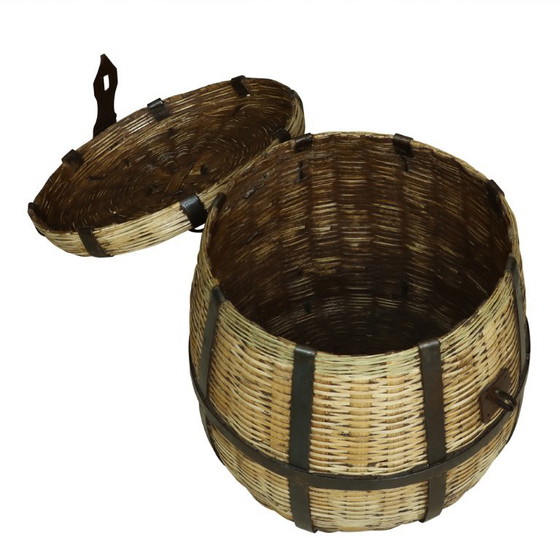 Cesta pequeña de mimbre con inserciones de metal CLOVE – Objetos decorativos (photo 7 of 8)