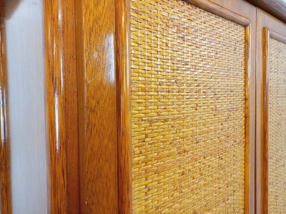 Image 1 of Armadio vintage Maugrion in rattan intrecciato e legno per Roche-Bobois, risalente agli anni '70.