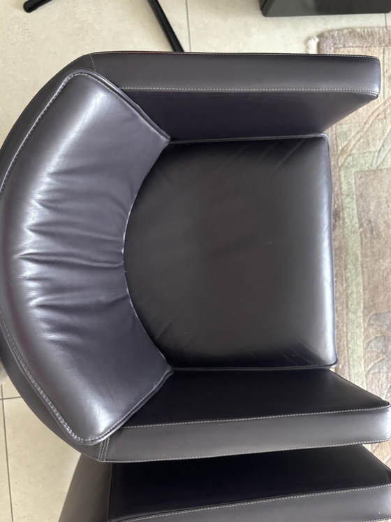 Image 1 of Leolux Fiabo armchair eggplant color