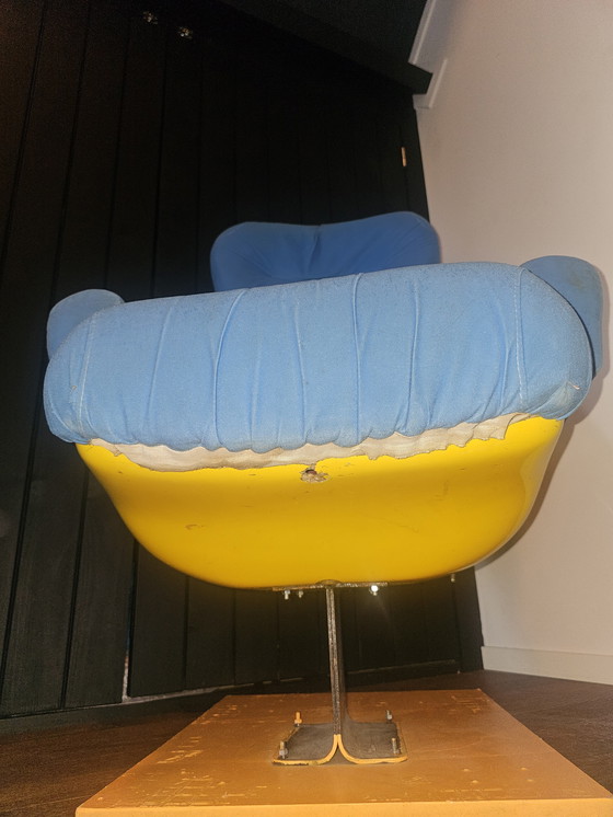 Image 1 of Originele jaren 70 bioscoopstoel uit Parijs