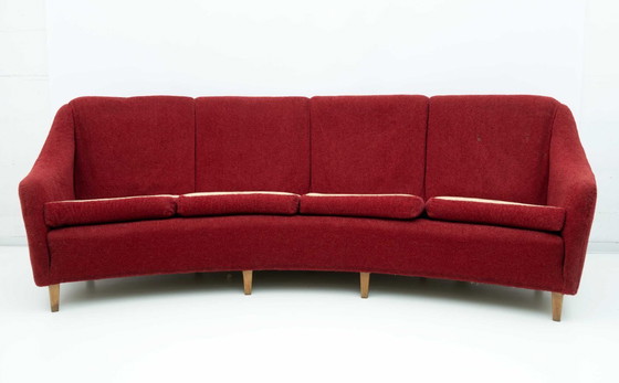 Image 1 of Mid Century Moderne Italiaanse fluwelen vierzits gebogen bank, 1950