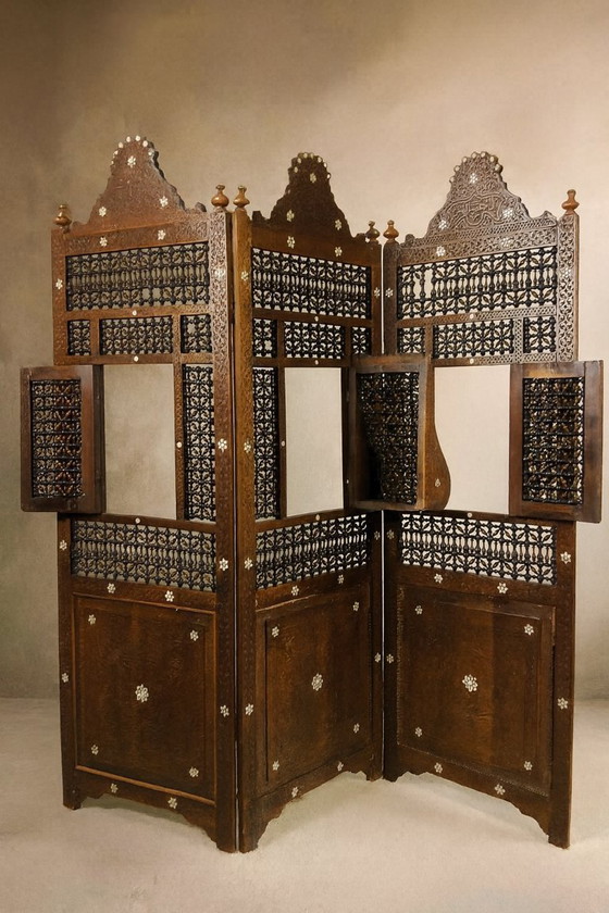 Image 1 of Paravento siriano dei primi del XX secolo intarsiato con madreperla