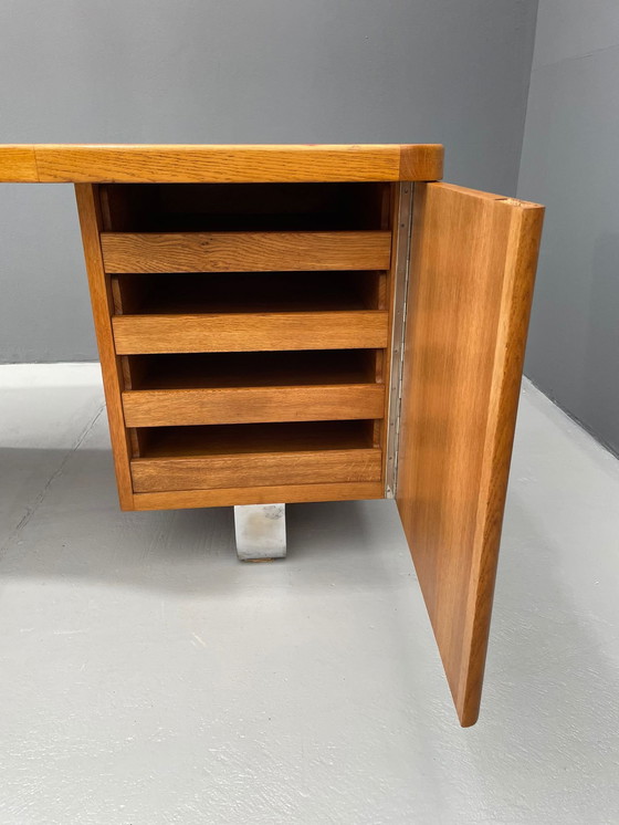 Image 1 of Bureau Bauhaus en noyer avec plateau rouge - Vintage Mid Century Design
