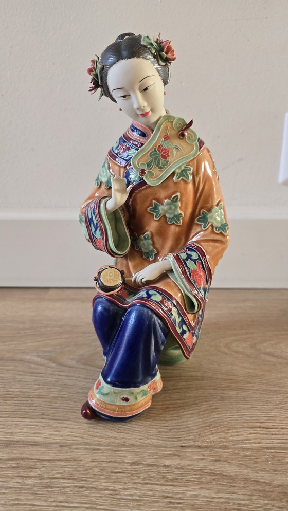 Image 1 of Donna seduta in ceramica cinese Shiwan