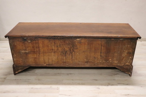 Image 1 of Cassapanca antica in noce massello, Italia XVIII secolo