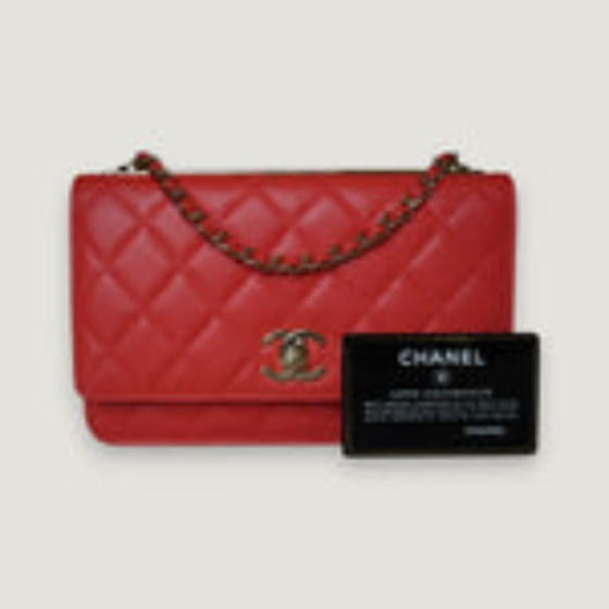 Image 1 of PORTEFEUILLE CHANEL À CHAÎNE TENDANCE