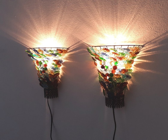 Image 1 of Set van 2 wandlampen met gekleurde glazen bloemen en kralen, vintage wandlampje , set glazen wandlampen