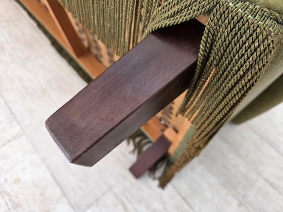 Image 1 of Deense driezitsbank uit de jaren 70, groen meubelvelours, beukenhout.