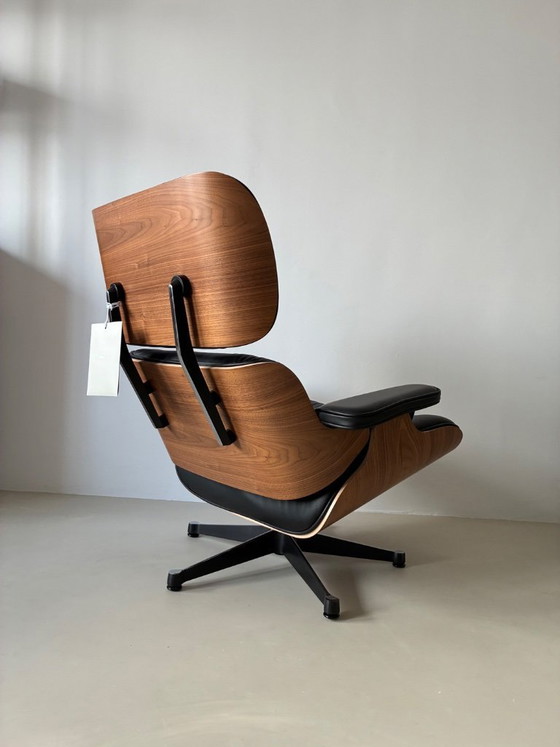 Image 1 of Vitra Eames Lounge Chair & Ottoman NIEUW