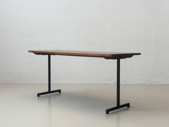 Tavolo da lavoro vintage con piano in legno e gambe nere. – Scrivanie, Wood (photo 7 of 11)