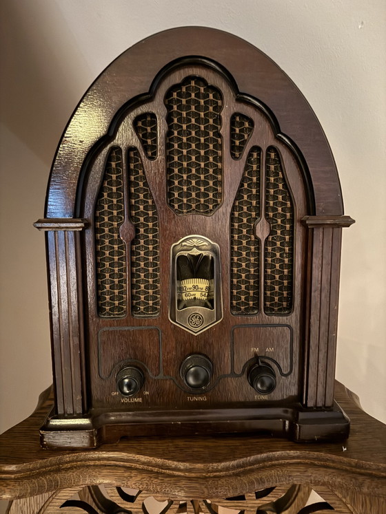 Image 1 of Jugendstil-Piedestal mit optionalem Radio